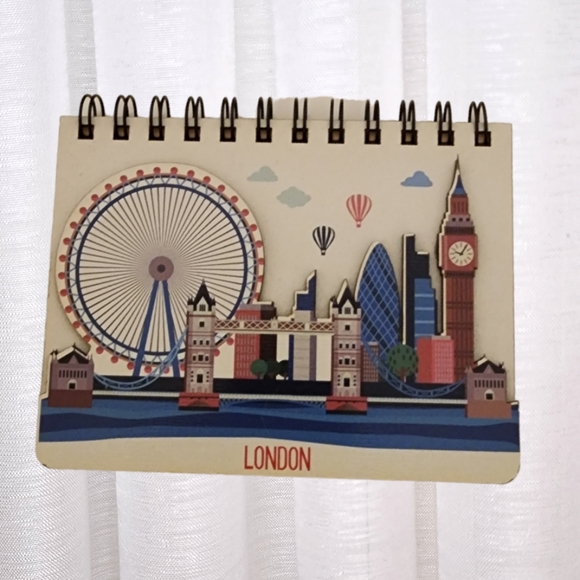 London 3D spiraled notebook NWOT - Picture 1 of 5